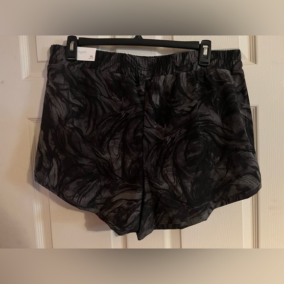 Maurices dolphin hem shorts, size XL, gray and black
NWT - Picture 6 of 6